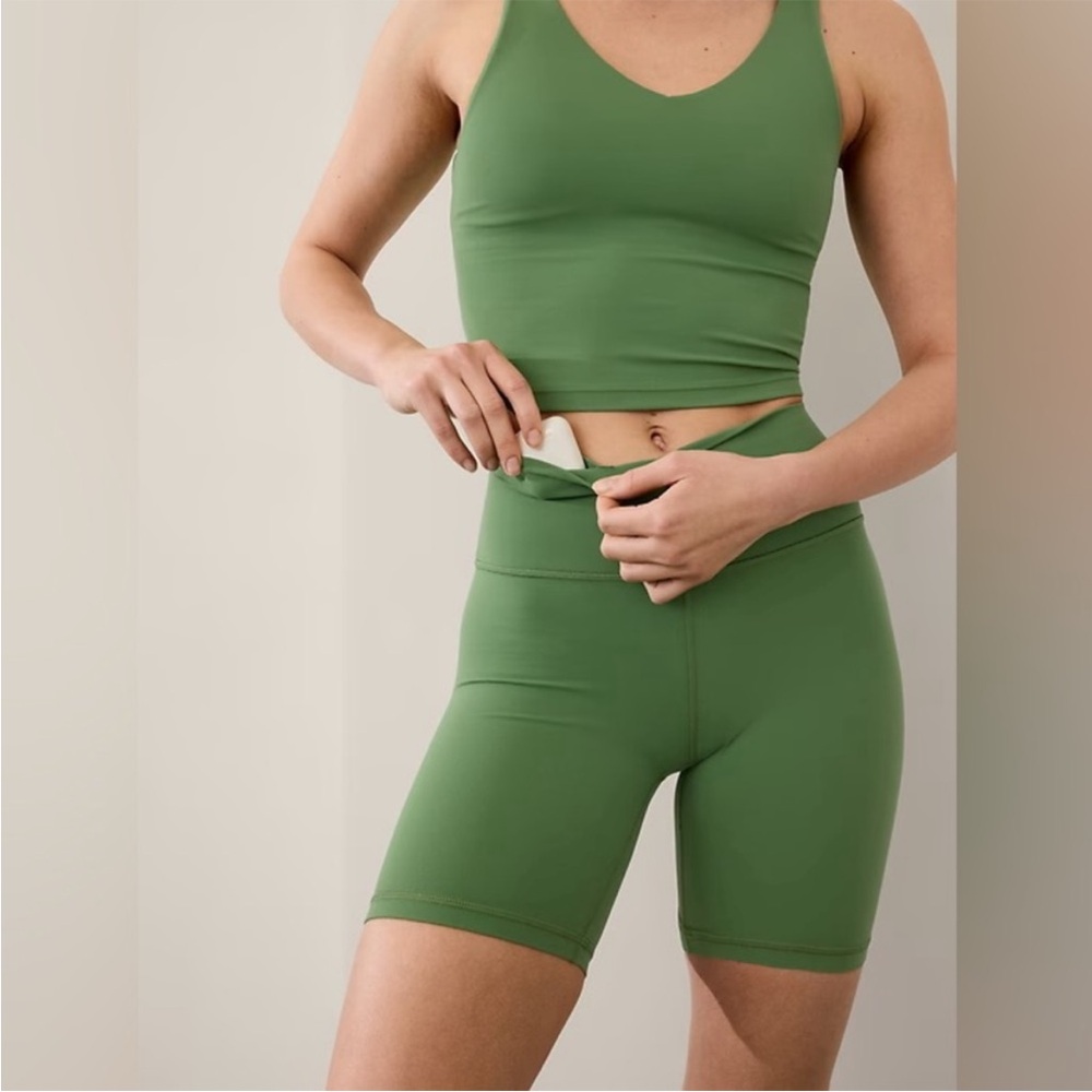 Athleta Transcend short 7inch